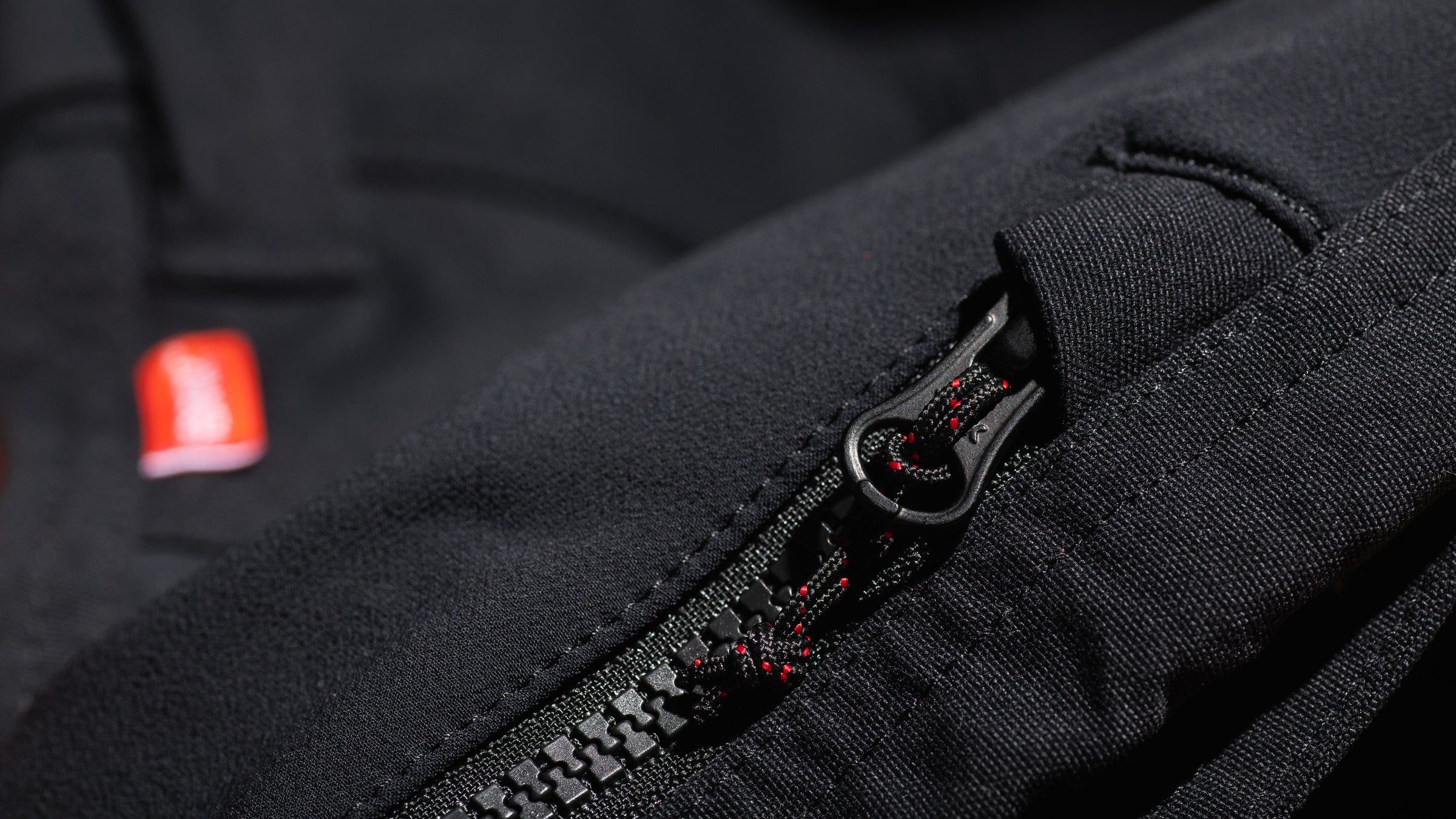 Friluftsbyxor med huvudtyg i återvunnen polyamid och 4-vägsstretch i Cordura®